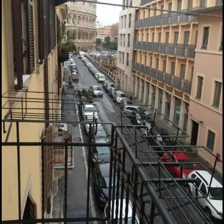 Colosseo Jr Guest House